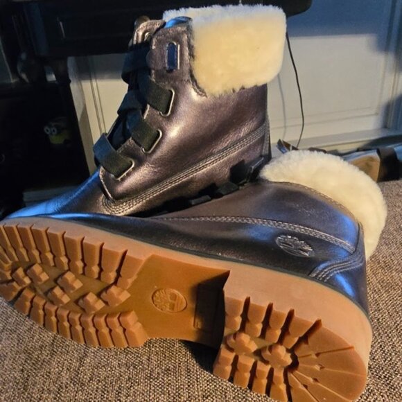 GORGEOUS TIMBERLAND DRESS BOOTS WITH FUR TRIM - Picture 4 of 9
